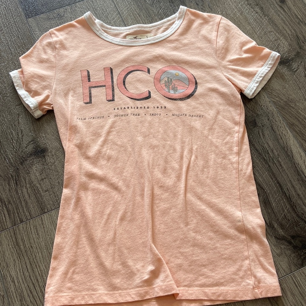 Hollister graphic tee